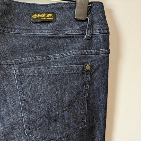 Smart Set Insider Premium Denim Bell Bottom Jeans - Picture 6 of 8